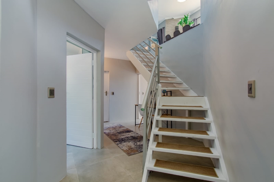 To Let 4 Bedroom Property for Rent in Mountainside Western Cape